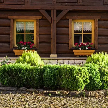Szwajcarski Dworek Apartmán *